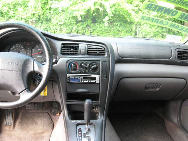 Subaru Legacy 2000 photo 9