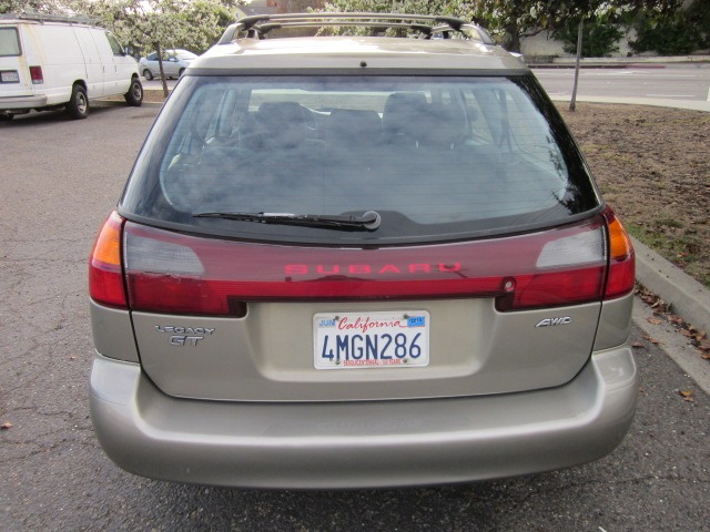 Subaru Legacy 2000 photo 0