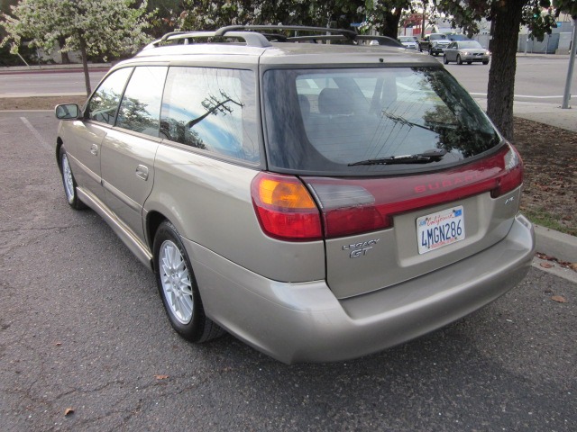 Subaru Legacy 2000 photo 2