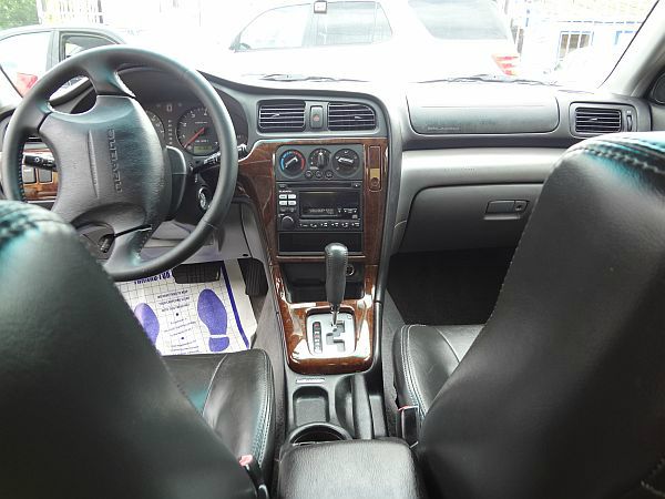 Subaru Legacy 2001 photo 1