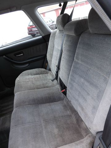 Subaru Legacy 2002 photo 2