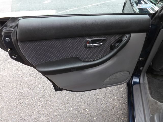 Subaru Legacy 2003 photo 2