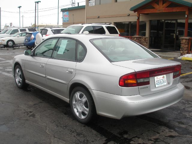 Subaru Legacy 2004 photo 1