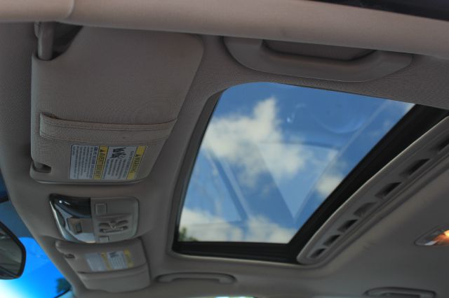 Subaru Legacy 2005 photo 2