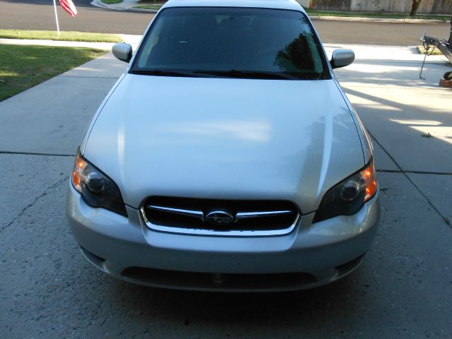 Subaru Legacy 2005 photo 2