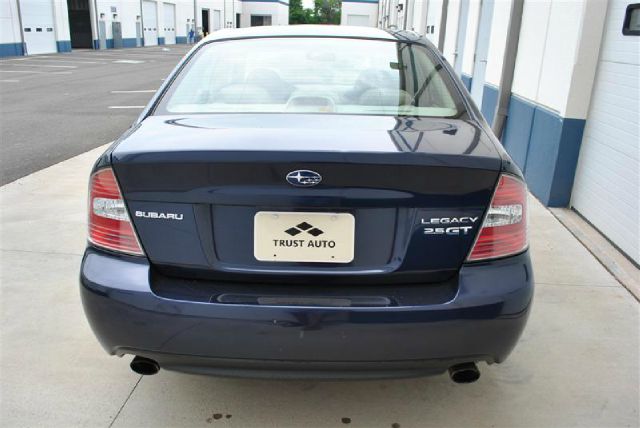 Subaru Legacy 2005 photo 2