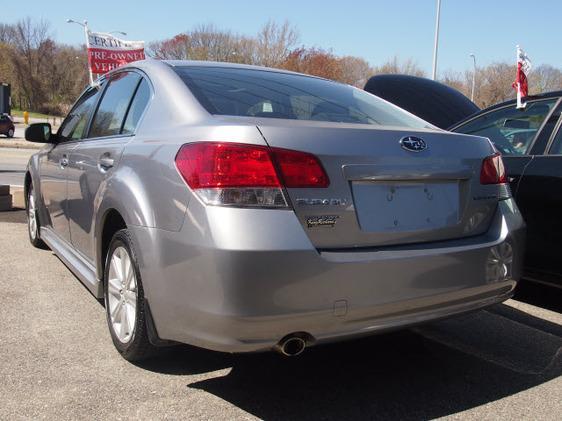 Subaru Legacy 2010 photo 2