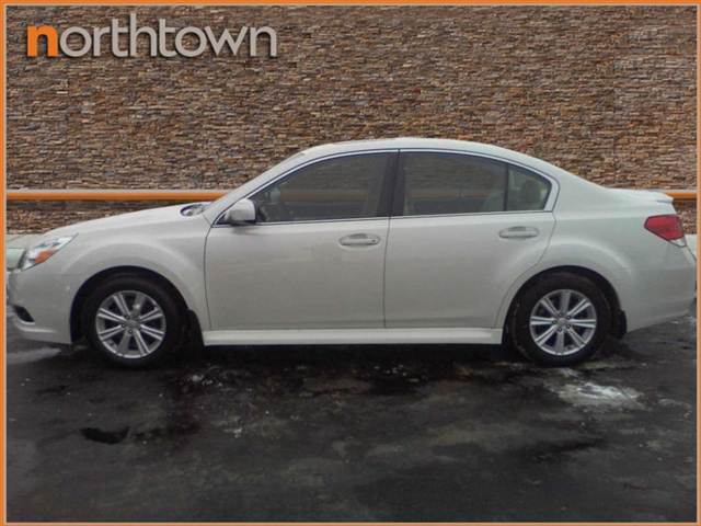 Subaru Legacy 2010 photo 1