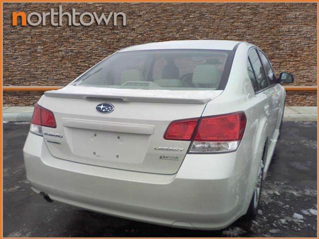 Subaru Legacy 2010 photo 2