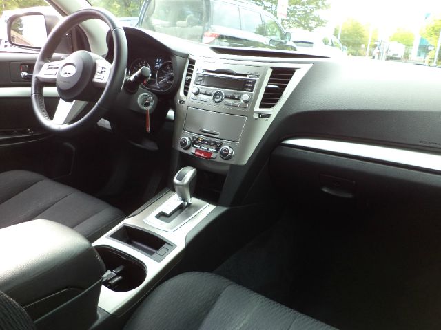 Subaru Legacy 2010 photo 2
