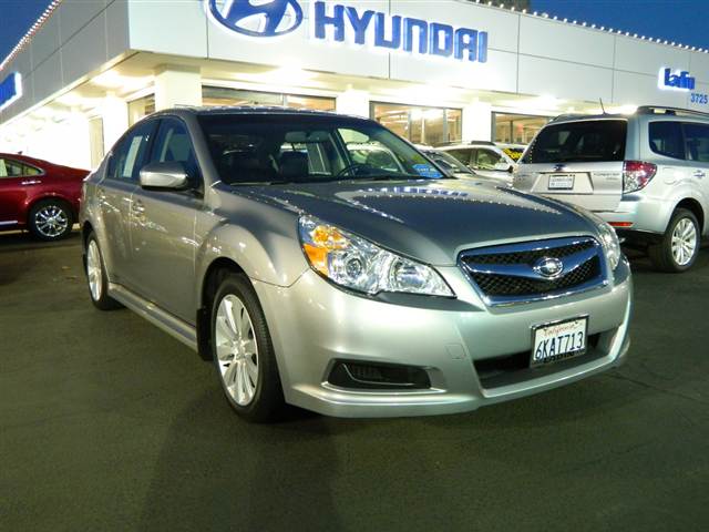 Subaru Legacy 2010 photo 2