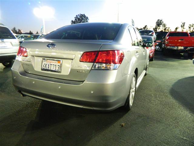 Subaru Legacy 2010 photo 4