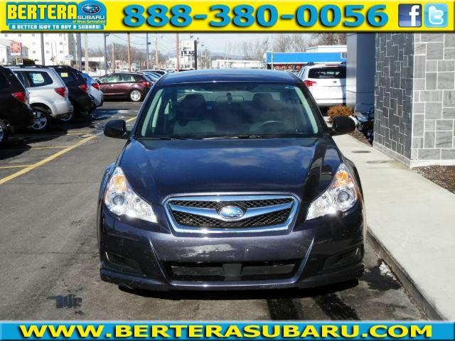 Subaru Legacy 2010 photo 2