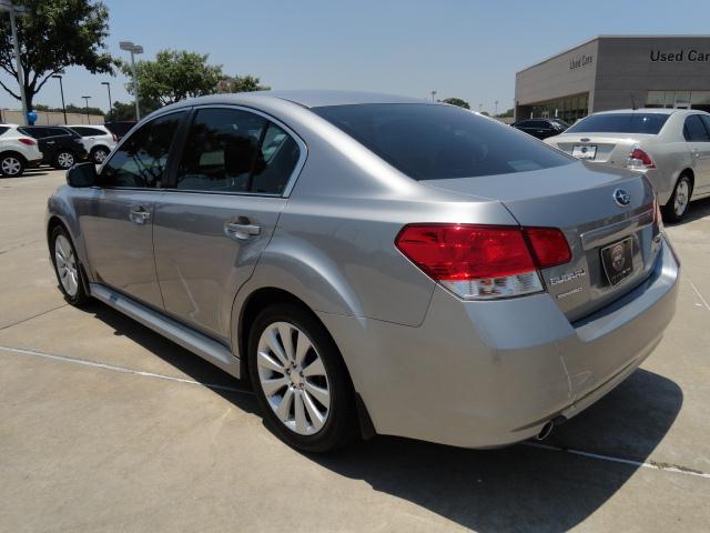 Subaru Legacy 2010 photo 2