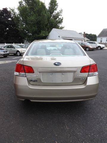 Subaru Legacy 2010 photo 1