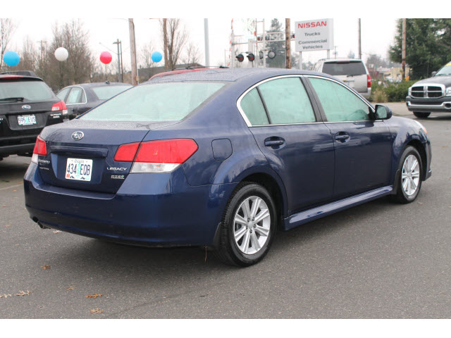 Subaru Legacy 2010 photo 2