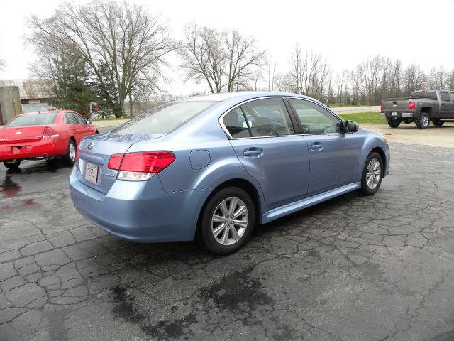 Subaru Legacy 2011 photo 2