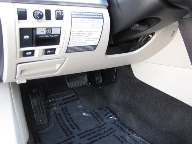 Subaru Legacy 2011 photo 11