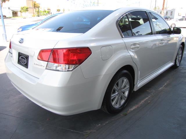 Subaru Legacy 2011 photo 16