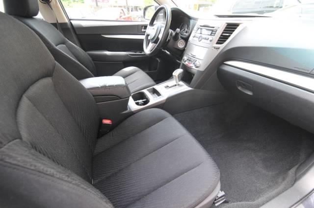 Subaru Legacy 2011 photo 9