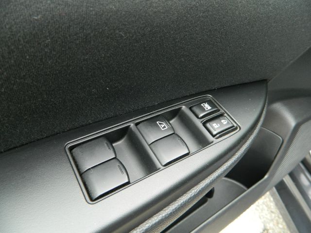 Subaru Legacy 2011 photo 14