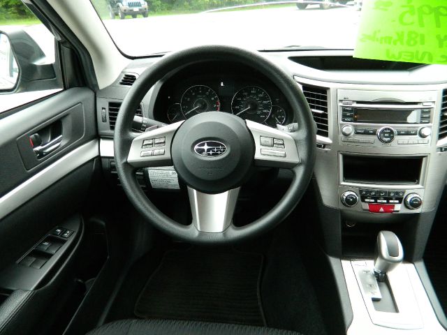 Subaru Legacy 2011 photo 9