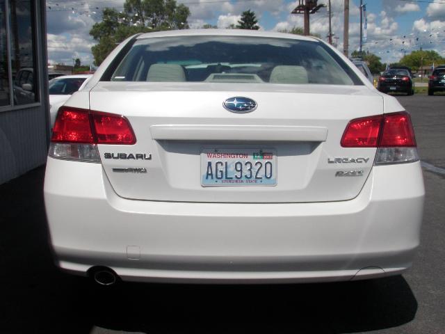 Subaru Legacy 2011 photo 18