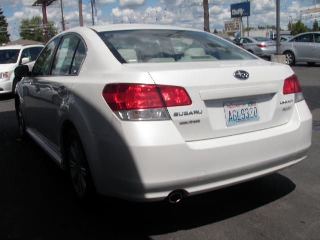 Subaru Legacy 2011 photo 19