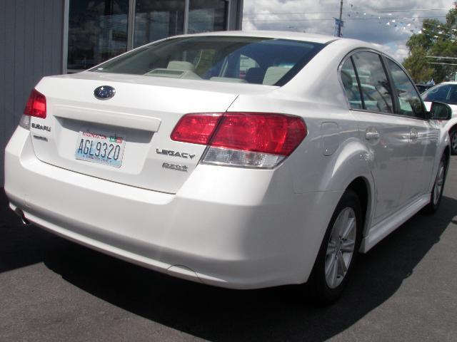 Subaru Legacy 2011 photo 21