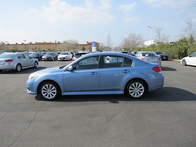 Subaru Legacy 2012 photo 2