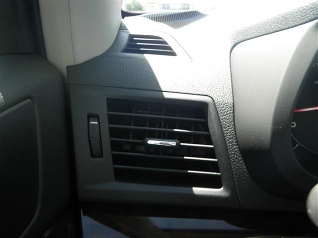 Subaru Legacy 2013 photo 22