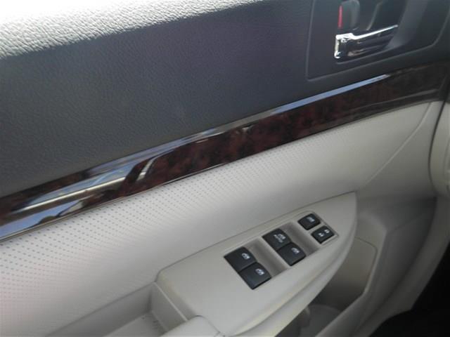 Subaru Legacy 2013 photo 23