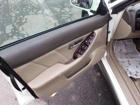 Subaru Outback 2000 photo 1
