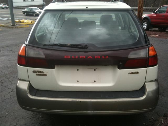 Subaru Outback 2000 photo 3