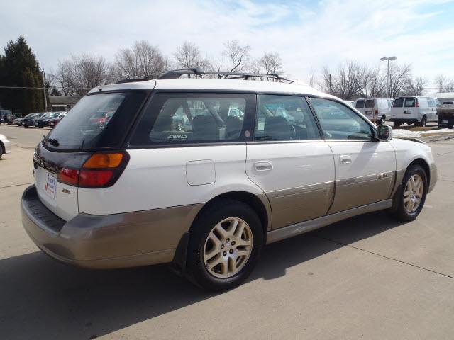Subaru Outback 2000 photo 3