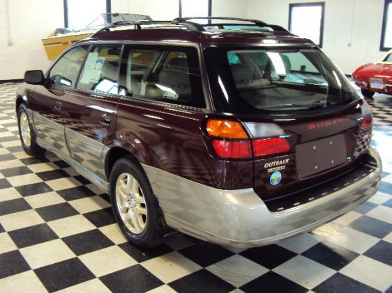 Subaru Outback 2000 photo 3