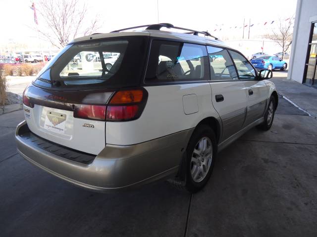 Subaru Outback 2000 photo 3