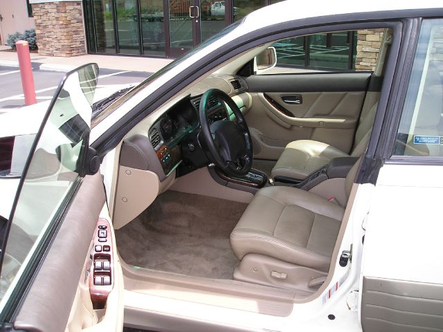 Subaru Outback 2000 photo 3