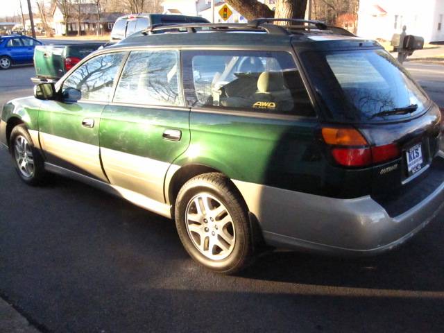 Subaru Outback 2000 photo 2