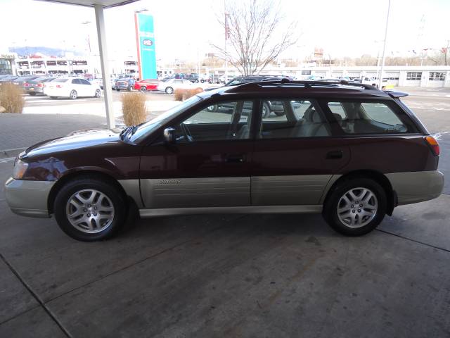 Subaru Outback 2000 photo 1