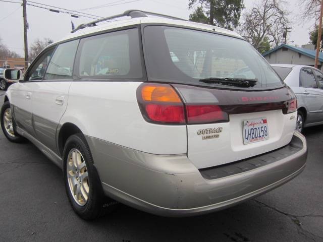Subaru Outback 2000 photo 1