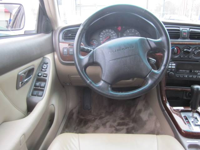 Subaru Outback 2000 photo 3