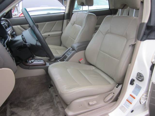 Subaru Outback 2000 photo 4