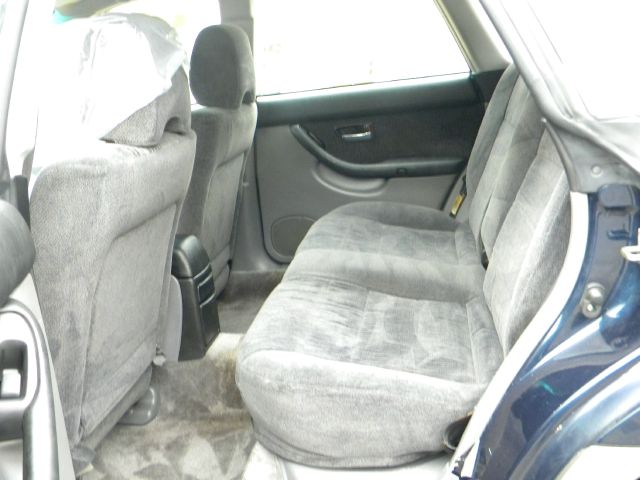 Subaru Outback 2000 photo 2