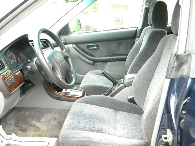 Subaru Outback 2000 photo 3