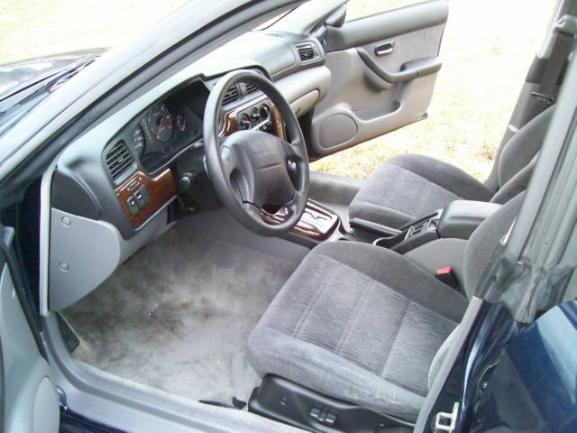 Subaru Outback 2000 photo 2