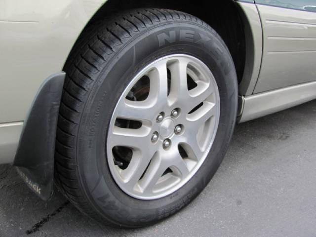 Subaru Outback 2000 photo 3