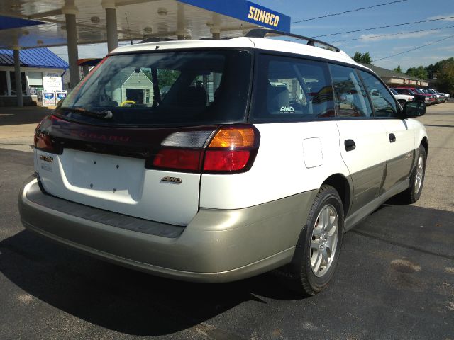 Subaru Outback 2000 photo 4