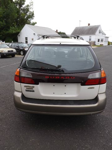 Subaru Outback 2000 photo 2