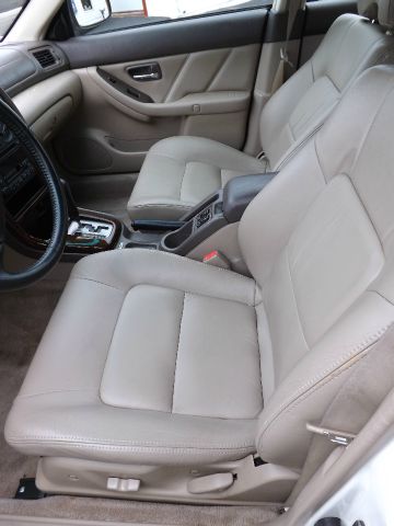 Subaru Outback 2000 photo 3